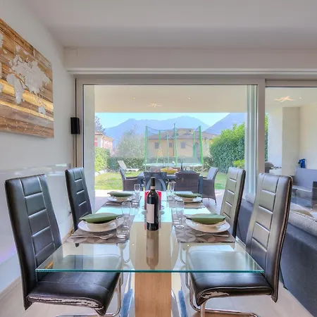 Rebecca Garden - Happy לוגאנו