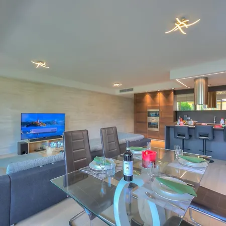 Rebecca Garden - Happy דירה