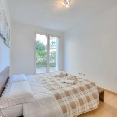 Apartment Rebecca Garden With Terrace In Paradiso - Happy Rentals