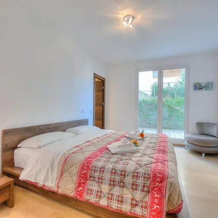 Apartment Rebecca Garden With Terrace In Paradiso - Happy Rentals *