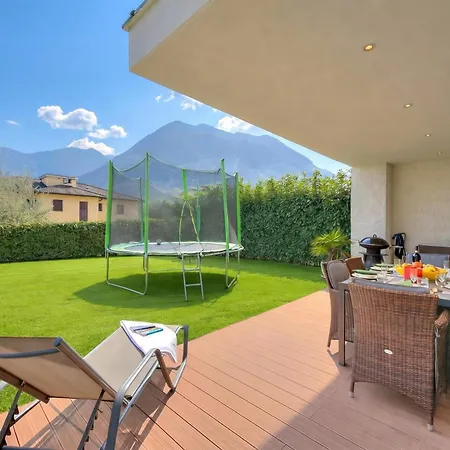 Rebecca Garden With Terrace In Paradiso - Happy Rentals *