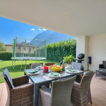 Rebecca Garden With Terrace In Paradiso - Happy Rentals