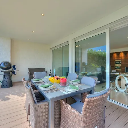 Rebecca Garden With Terrace In Paradiso - Happy Rentals *