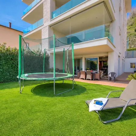 Apartment Rebecca Garden With Terrace In Paradiso - Happy Rentals *