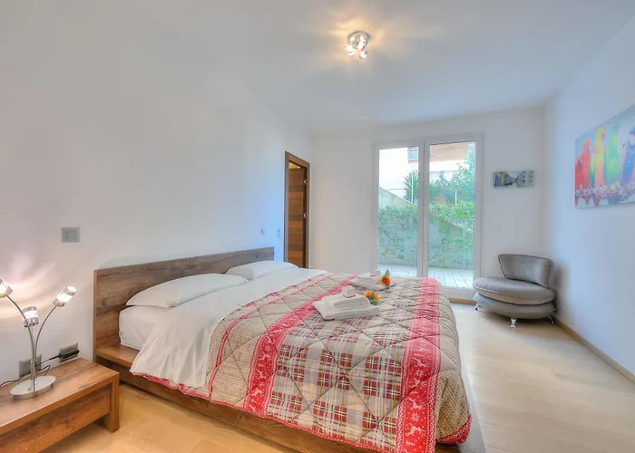 Rebecca Garden - Happy * Lugano