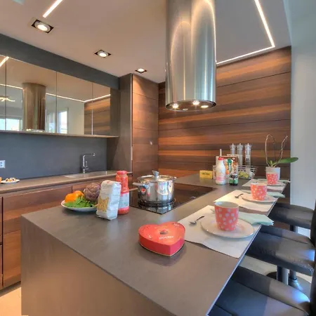 Rebecca Garden - Happy Daire