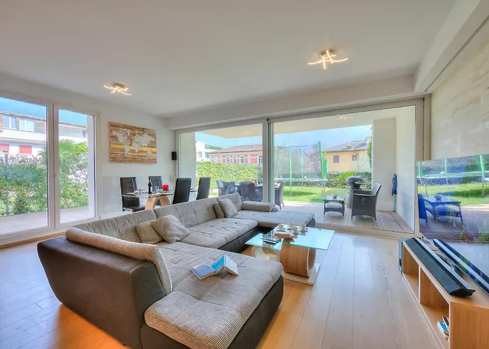 Apartment Rebecca Garden - Happy