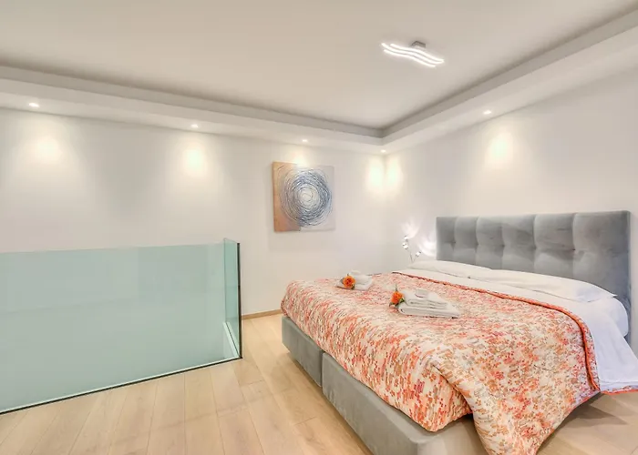 Rebecca Garden - Happy *