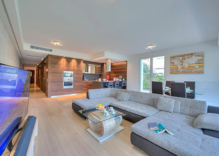 Apartment Rebecca Garden - Happy